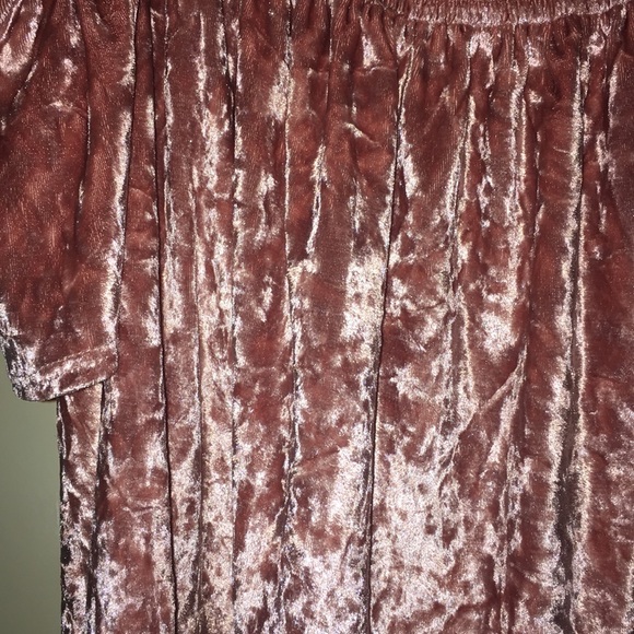 Off the shoulder crushed velvet crop top - Picture 2 of 2